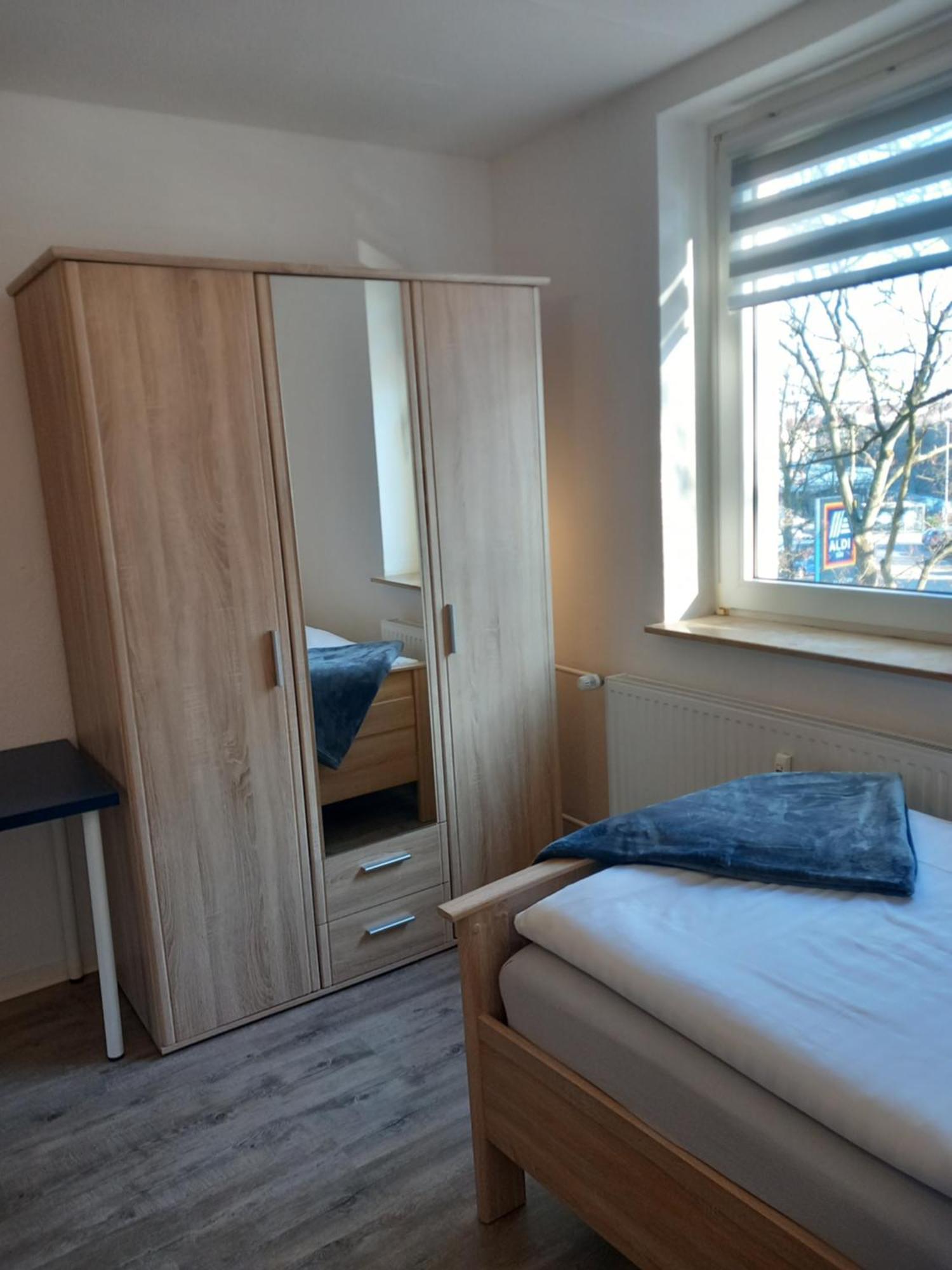 City Apartment Duisburg 1#Netflix &Wlan &Kingsize Bett &Kaffee Maschine & Central & 500M Innenhafen & 2 Min U Bahn Exterior foto